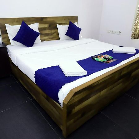 Hotel Warm Welcome - Noida Sector 51 Екстер'єр фото