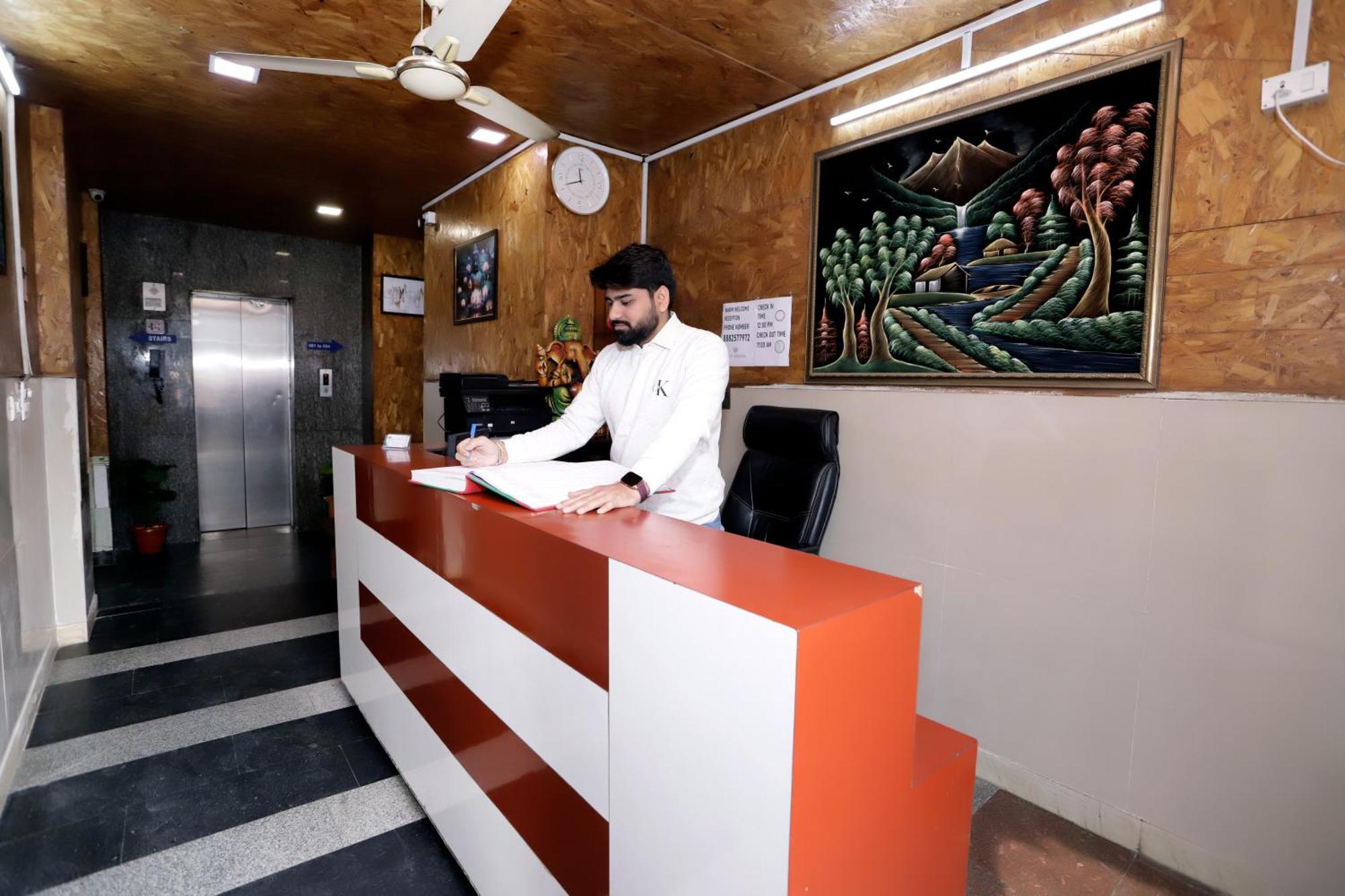 Hotel Warm Welcome - Noida Sector 51 Екстер'єр фото