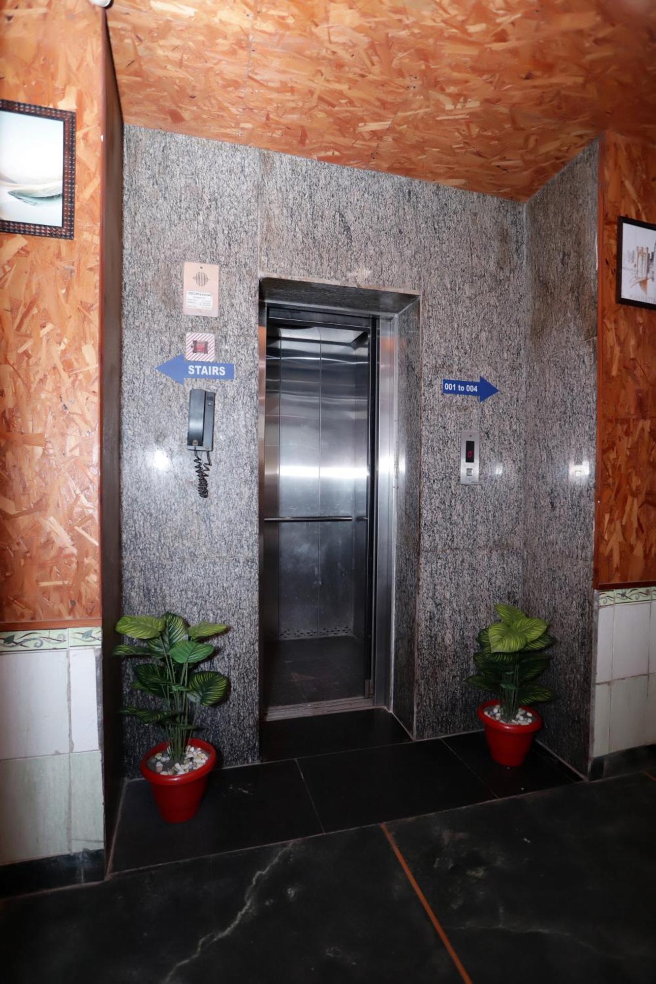 Hotel Warm Welcome - Noida Sector 51 Екстер'єр фото