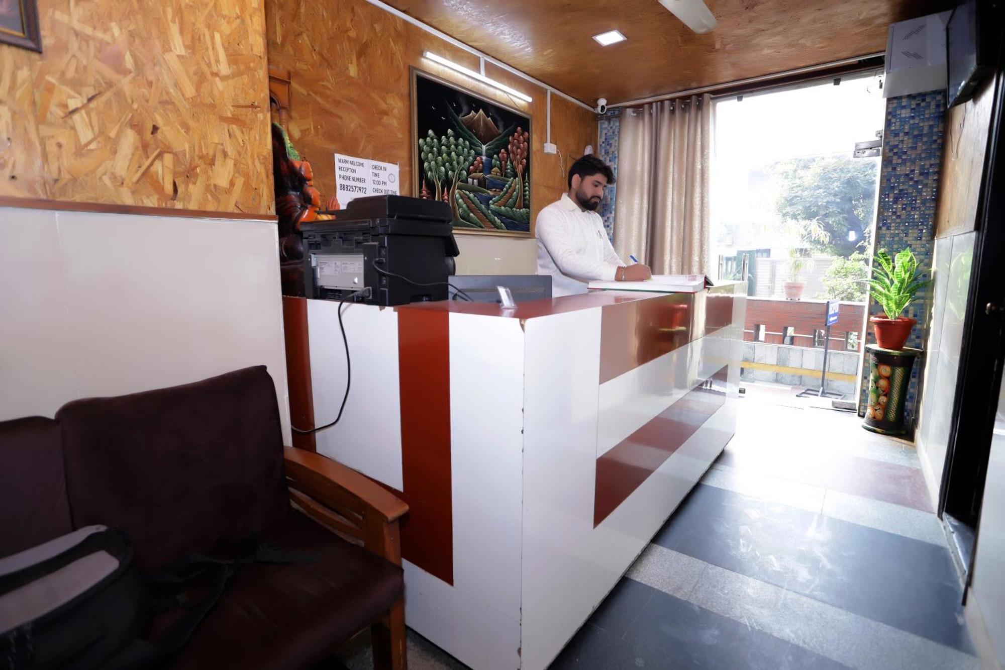 Hotel Warm Welcome - Noida Sector 51 Екстер'єр фото