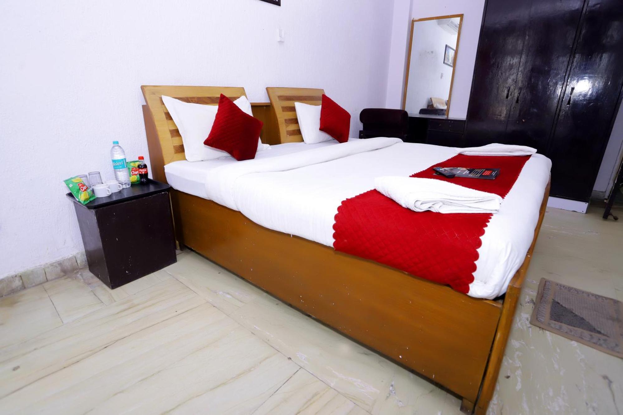 Hotel Warm Welcome - Noida Sector 51 Екстер'єр фото