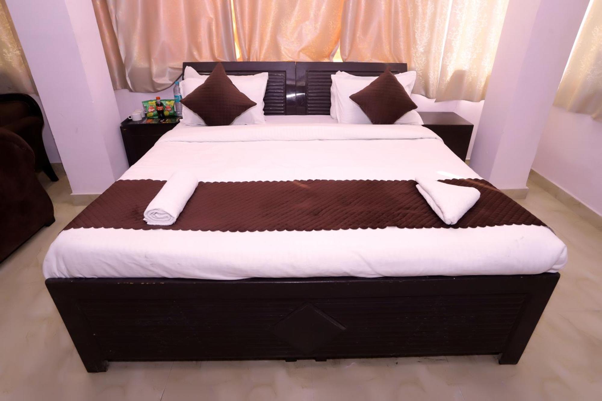 Hotel Warm Welcome - Noida Sector 51 Екстер'єр фото