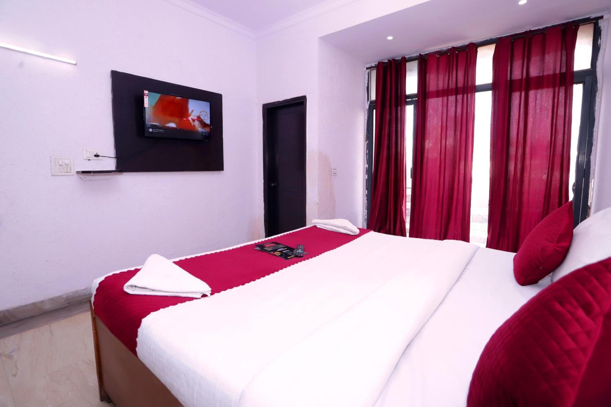 Hotel Warm Welcome - Noida Sector 51 Екстер'єр фото
