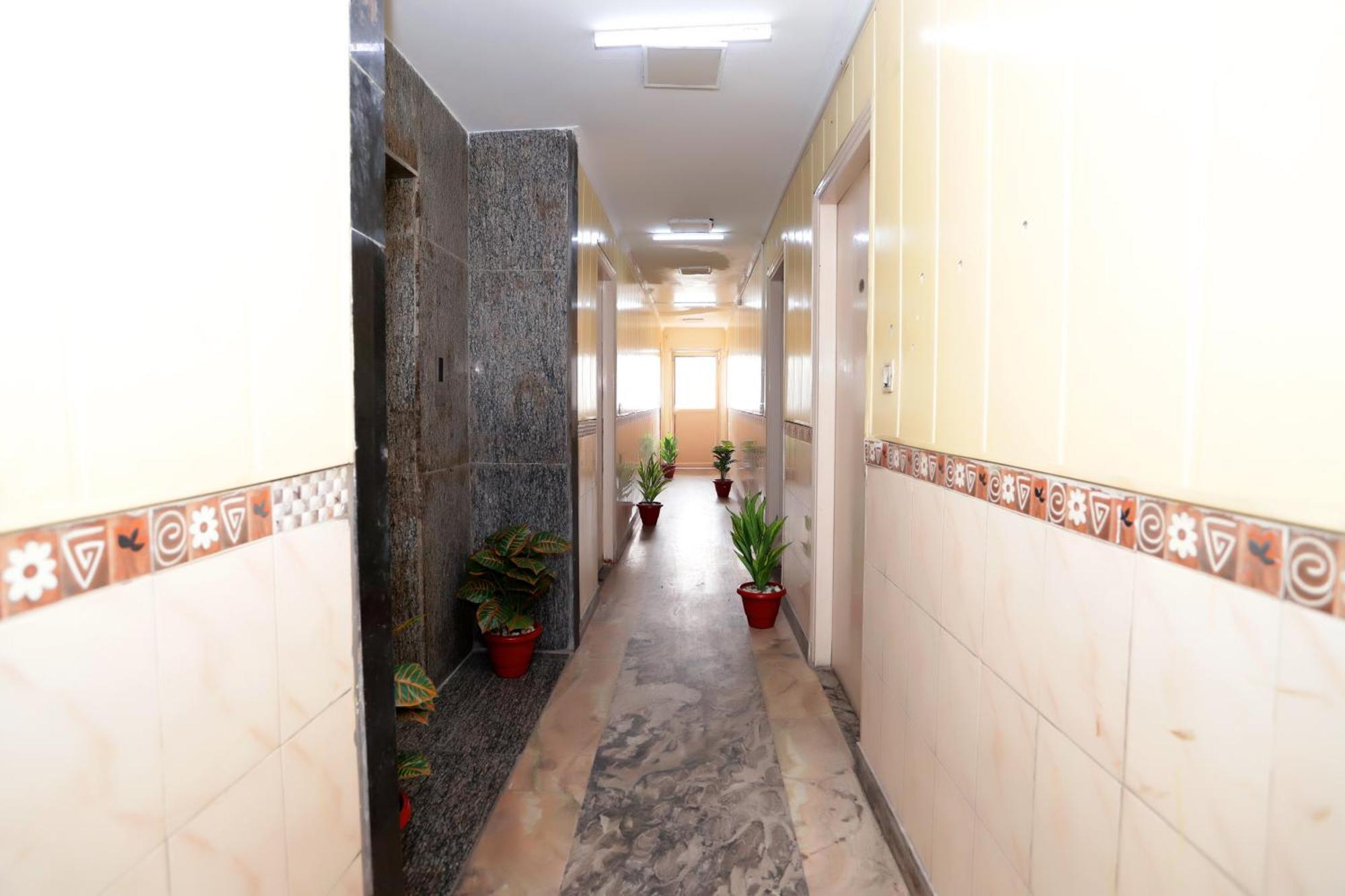Hotel Warm Welcome - Noida Sector 51 Екстер'єр фото